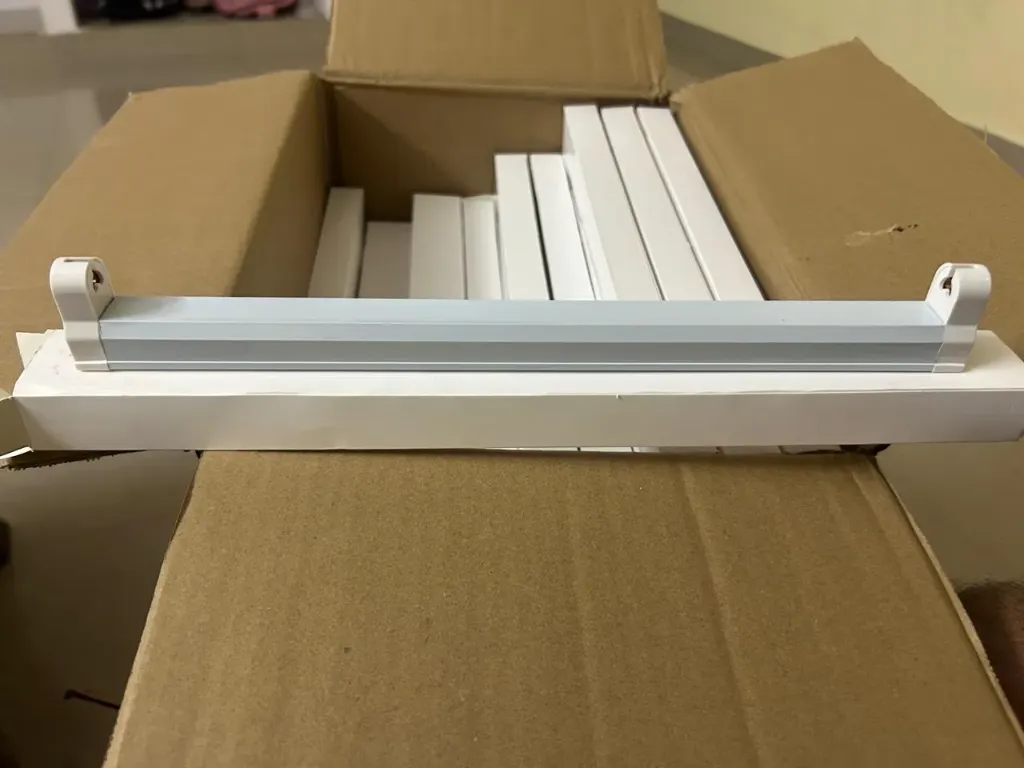 1 Feet Fitting 8W lamp